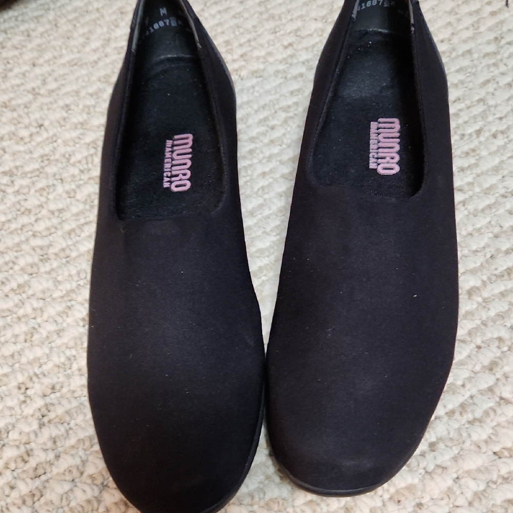 Munro Women's Elegant Black Loafers